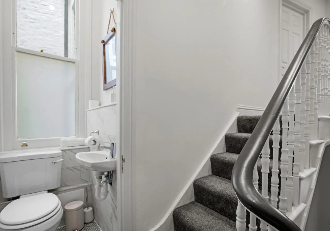 Narrow House - Free Parking By My Getaways Villa Brighton 0*,  United Kingdom